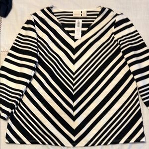 Chico's Black and White 3/4 Sleeve Boxy Blouse